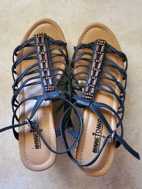 Minnetonka Black Beaded Gladiator Sandals – Boho Style – Women's Size 7
